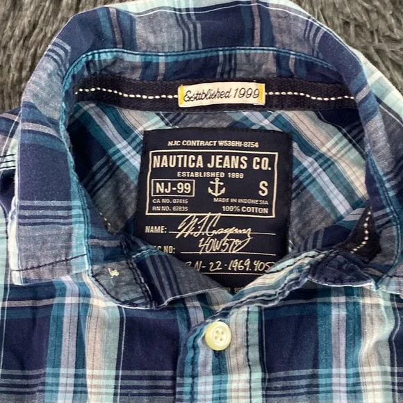 Nautica Jeans Co blue and white plaid shirt-sleeve button down shirt - Picture 5 of 17